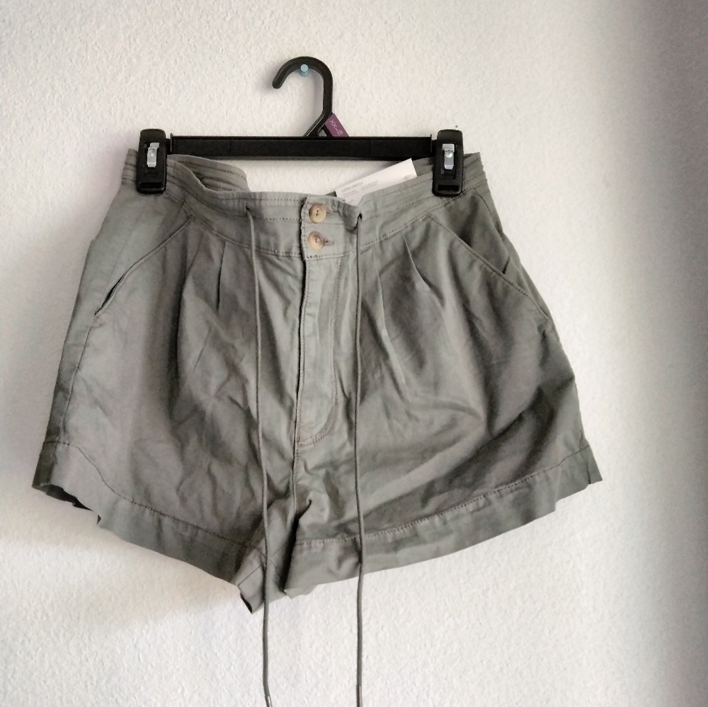 American Eagle stretch 4" perfect shorts - Picture 2 of 8